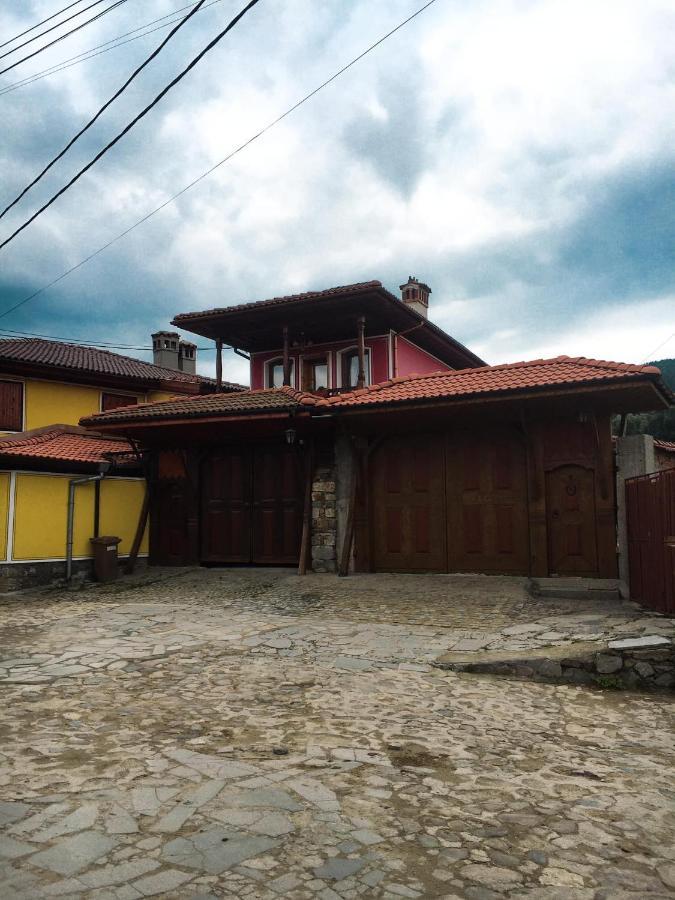 Стаи За Гости Бащино Огнище โคปริฟชทิทซา ภายนอก รูปภาพ